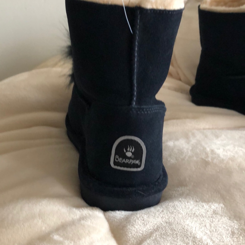 Bearpaw navy blue never worn size 9 boots